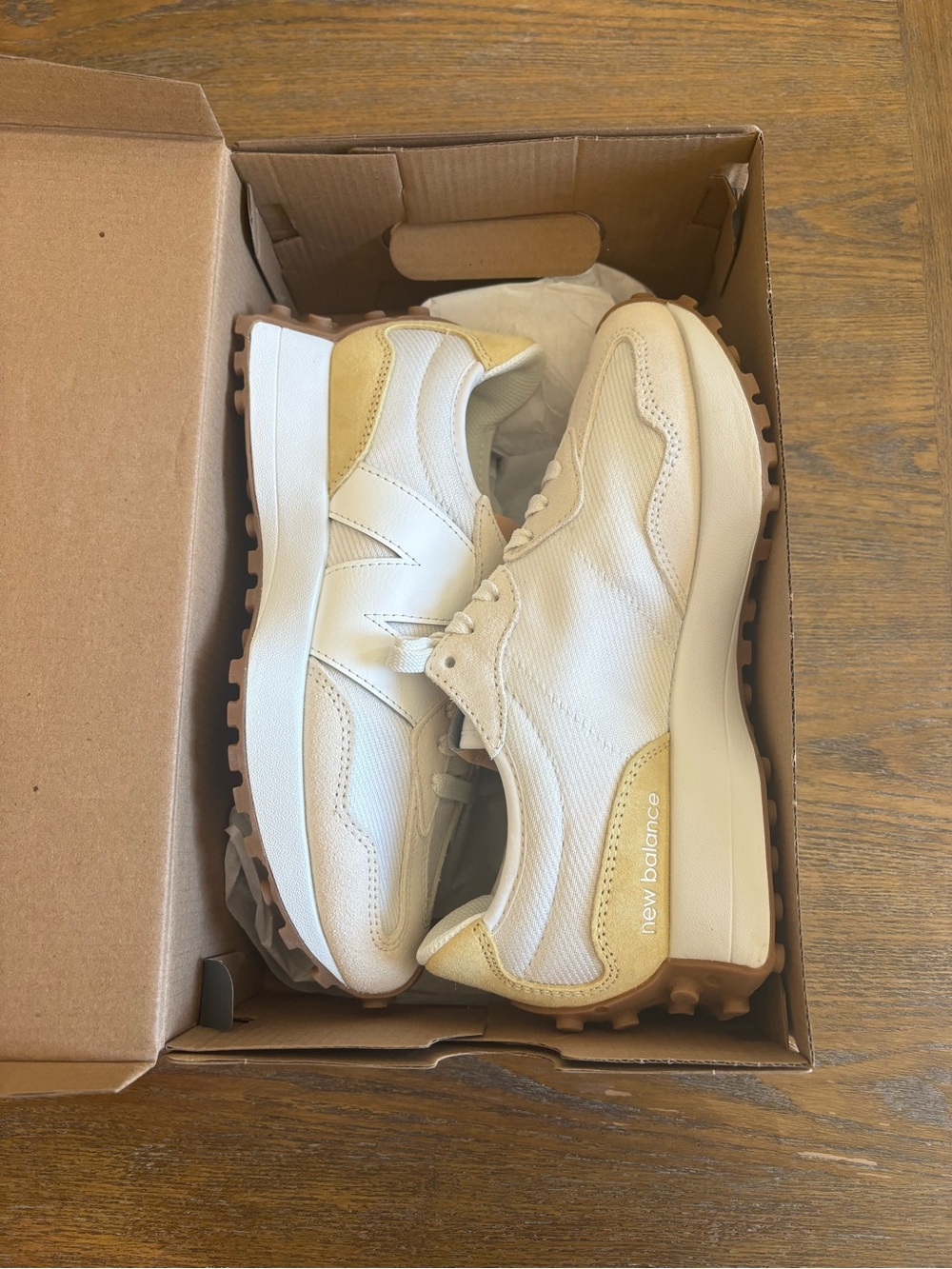 NWT New Balance 327 White, Linen, & Pale Yellow Running Shoe Sneakers - Picture 6 of 8
